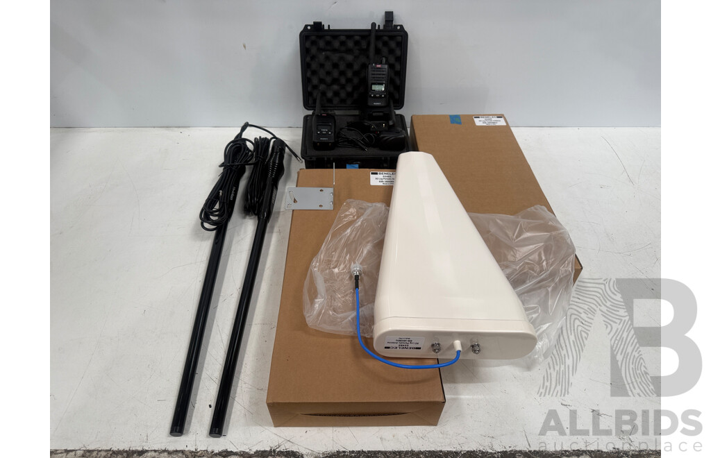 2x GME TX675 Handheld UHF Radios in Case + 2x Short GME UHF Aerials + 2x Benelec 5G Log Periodic Antenna +