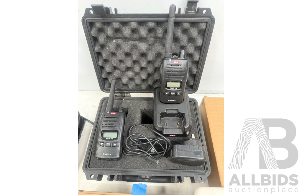 2x GME TX675 Handheld UHF Radios in Case + 2x Short GME UHF Aerials + 2x Benelec 5G Log Periodic Antenna +