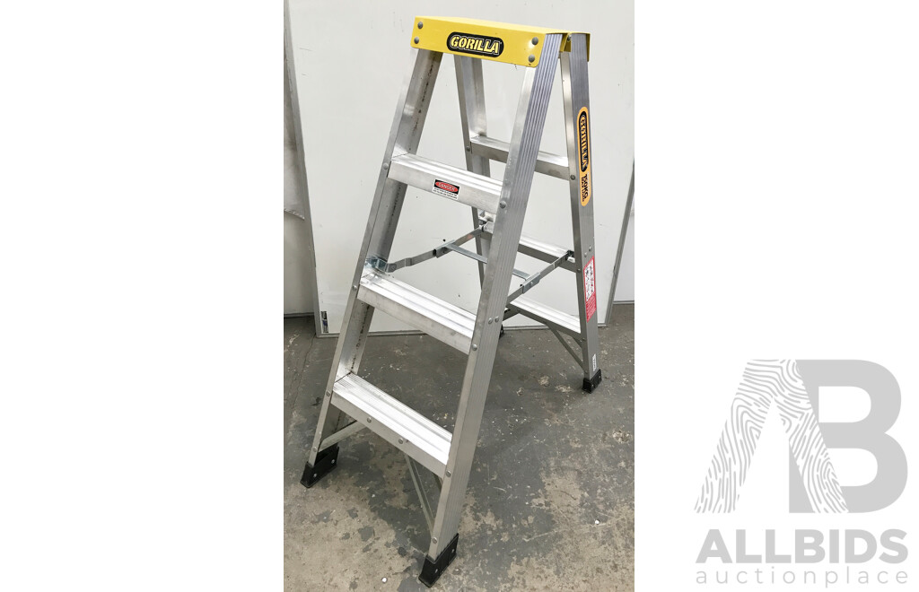 Gorilla (SM004-I) 4 Step Double Sided 150kg Ladder