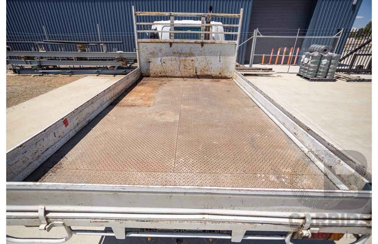 06/1994 Isuzu NPR400 Medium Tray Top Truck 4x2 White Diesel 4.3L