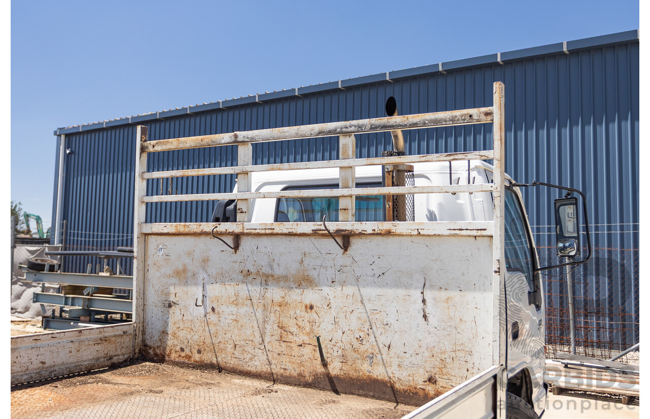 06/1994 Isuzu NPR400 Medium Tray Top Truck 4x2 White Diesel 4.3L