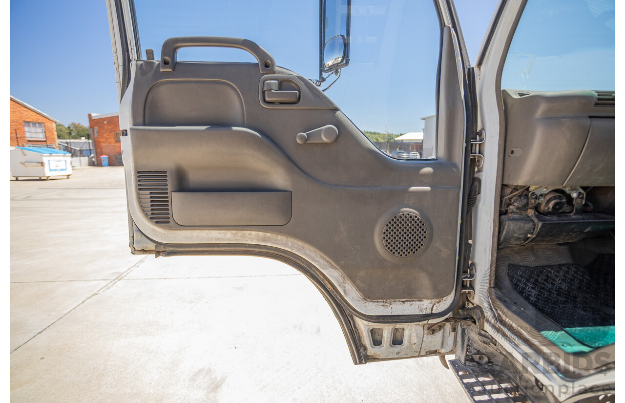 06/1994 Isuzu NPR400 Medium Tray Top Truck 4x2 White Diesel 4.3L