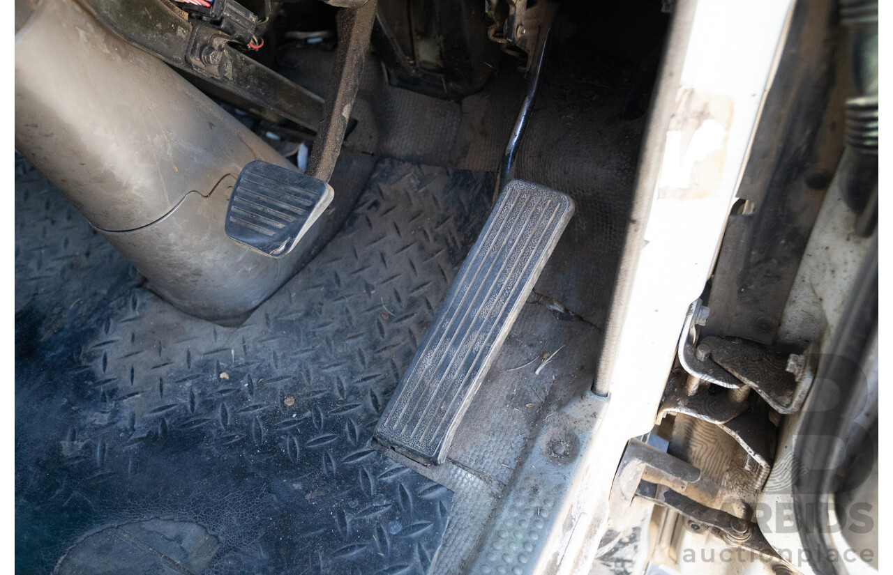 06/1994 Isuzu NPR400 Medium Tray Top Truck 4x2 White Diesel 4.3L