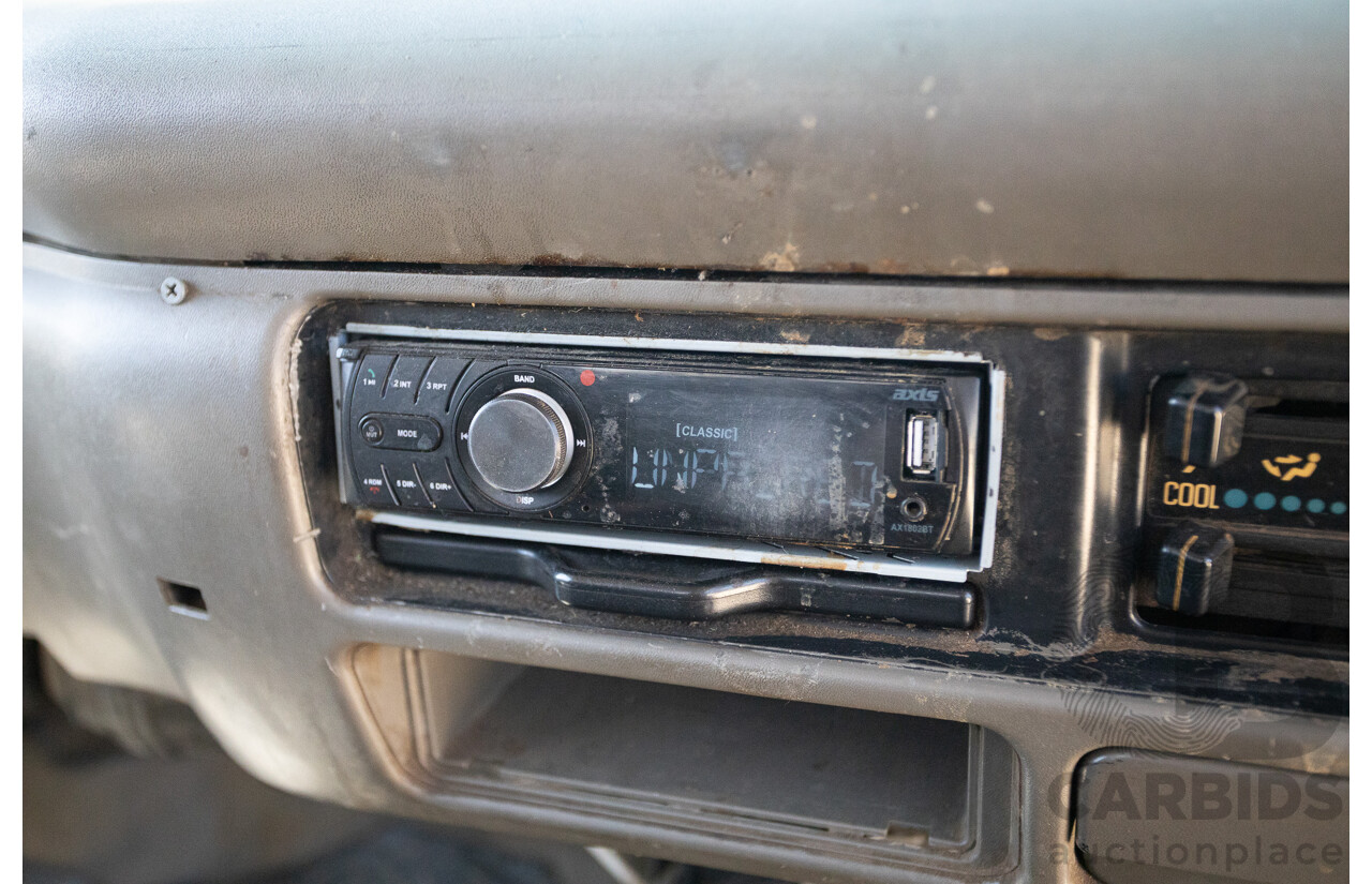 06/1994 Isuzu NPR400 Medium Tray Top Truck 4x2 White Diesel 4.3L