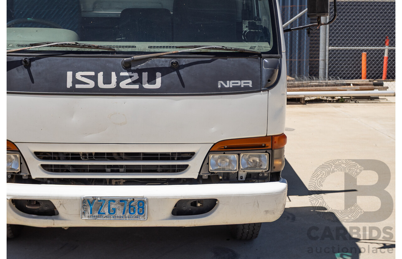 06/1994 Isuzu NPR400 Medium Tray Top Truck 4x2 White Diesel 4.3L
