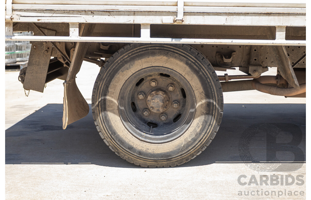 06/1994 Isuzu NPR400 Medium Tray Top Truck 4x2 White Diesel 4.3L