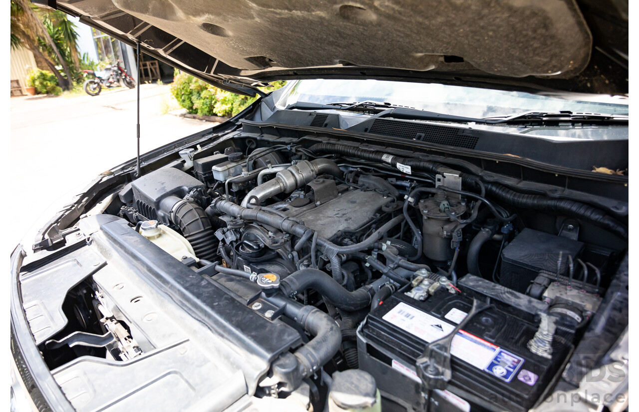 06/2017 Nissan Navara ST-X (4x4) D23 Series II Dual Cab Utility Cosmic Black Metallic Turbo Diesel 2.3L