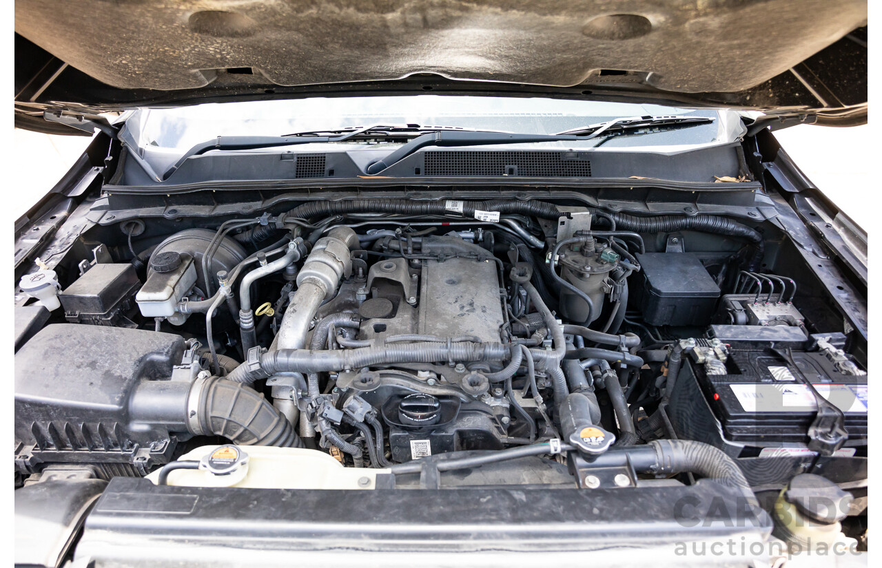 06/2017 Nissan Navara ST-X (4x4) D23 Series II Dual Cab Utility Cosmic Black Metallic Turbo Diesel 2.3L