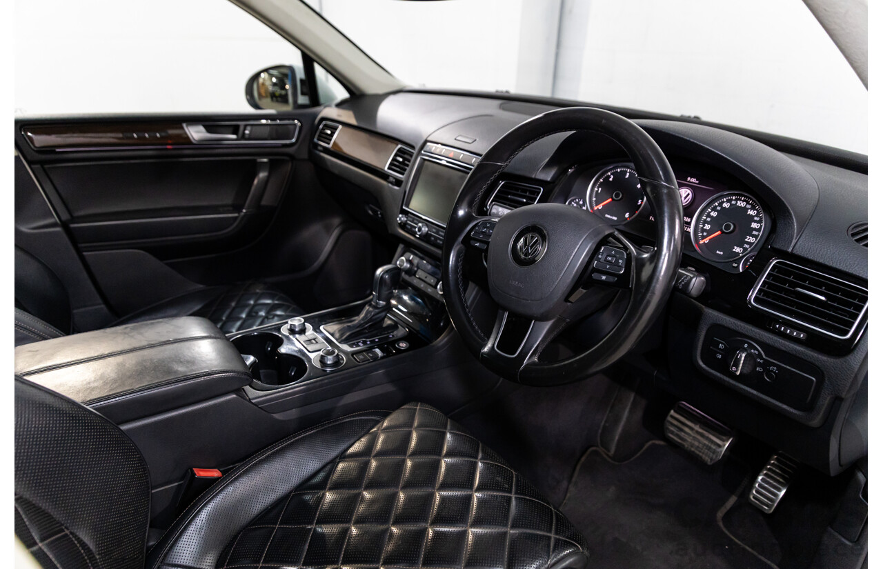 09/2016 Volkswagen Touareg V6 Wolfsburg Edition (AWD) 7P MY17 4d Wagon Pure White Turbo Diesel V6 3.0L