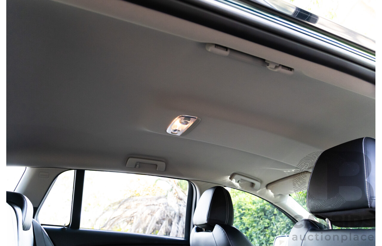 04/2017 Holden Calais V (RWD) VF II MY17 4d Sportwagon Regal Peacock Metallic V8 6.2L