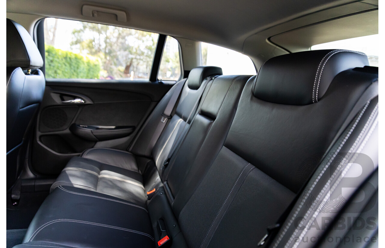 04/2017 Holden Calais V (RWD) VF II MY17 4d Sportwagon Regal Peacock Metallic V8 6.2L