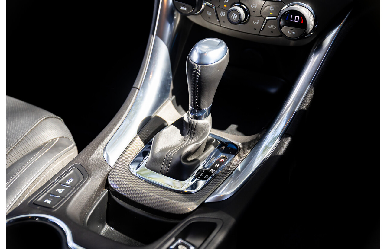 04/2017 Holden Calais V (RWD) VF II MY17 4d Sportwagon Regal Peacock Metallic V8 6.2L