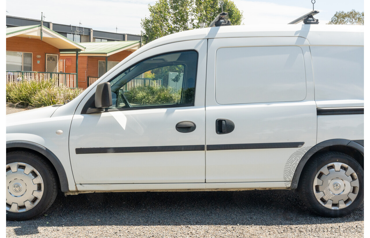 4/2011 Holden Combo XC MY10 Van White 1.4L