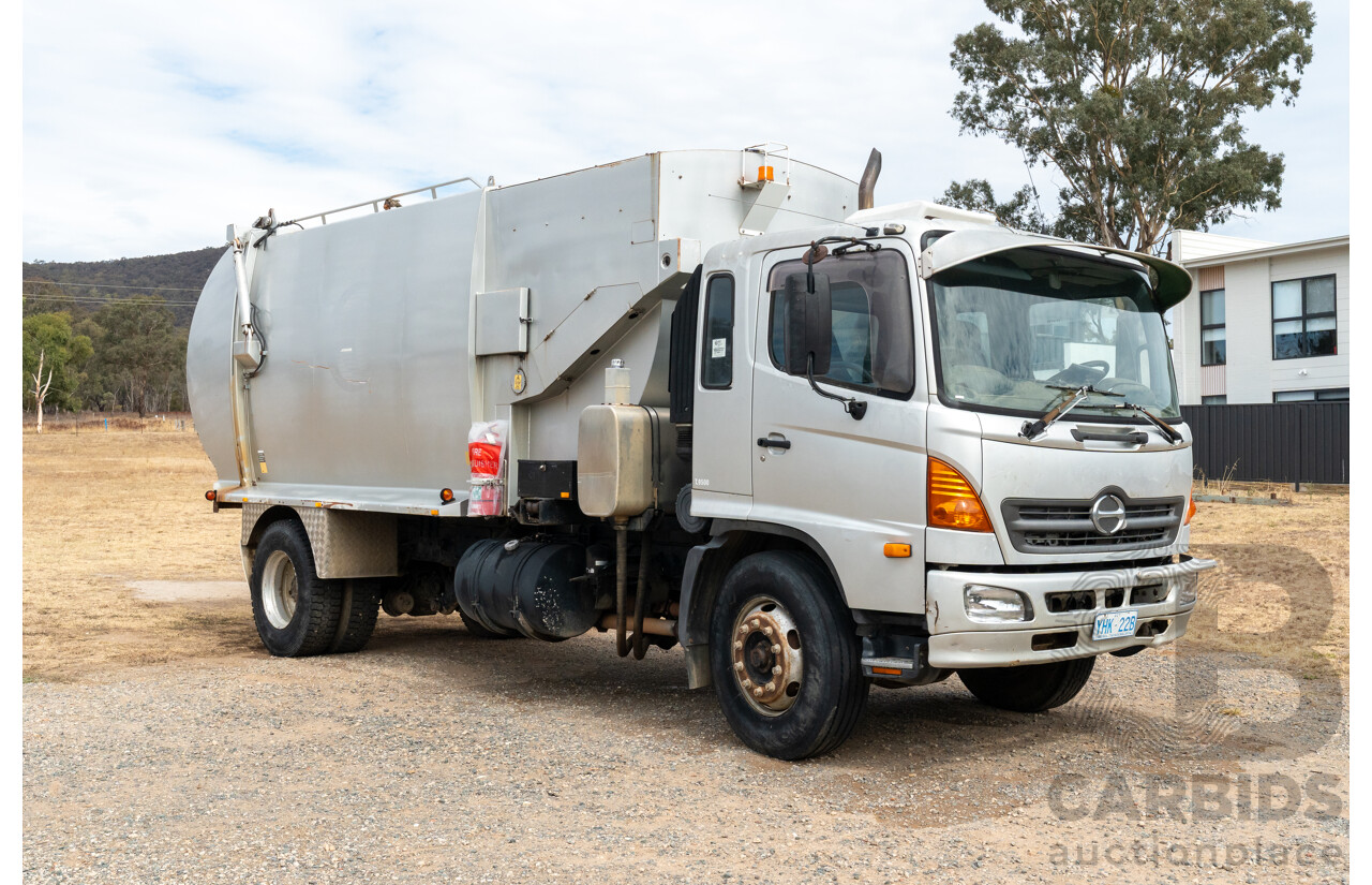 10/2003 Hino GH1J 500 Series Medium Duty Garbage Truck (Dual Control) 2d Cab Chassis Silver Turbo Diesel 6cyl - Automatic