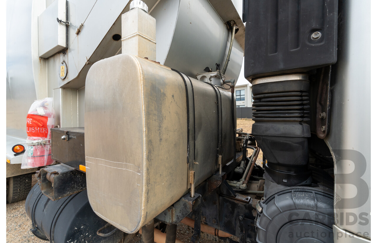 10/2003 Hino GH1J 500 Series Medium Duty Garbage Truck (Dual Control) 2d Cab Chassis Silver Turbo Diesel 6cyl - Automatic