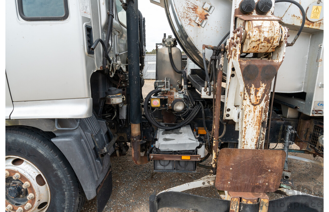 10/2003 Hino GH1J 500 Series Medium Duty Garbage Truck (Dual Control) 2d Cab Chassis Silver Turbo Diesel 6cyl - Automatic