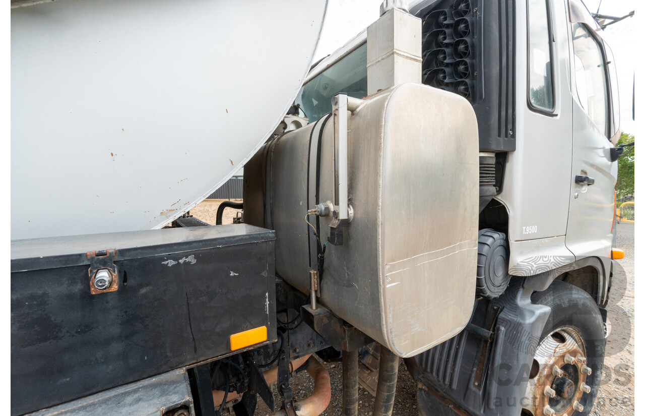 10/2003 Hino GH1J 500 Series Medium Duty Garbage Truck (Dual Control) 2d Cab Chassis Silver Turbo Diesel 6cyl - Automatic