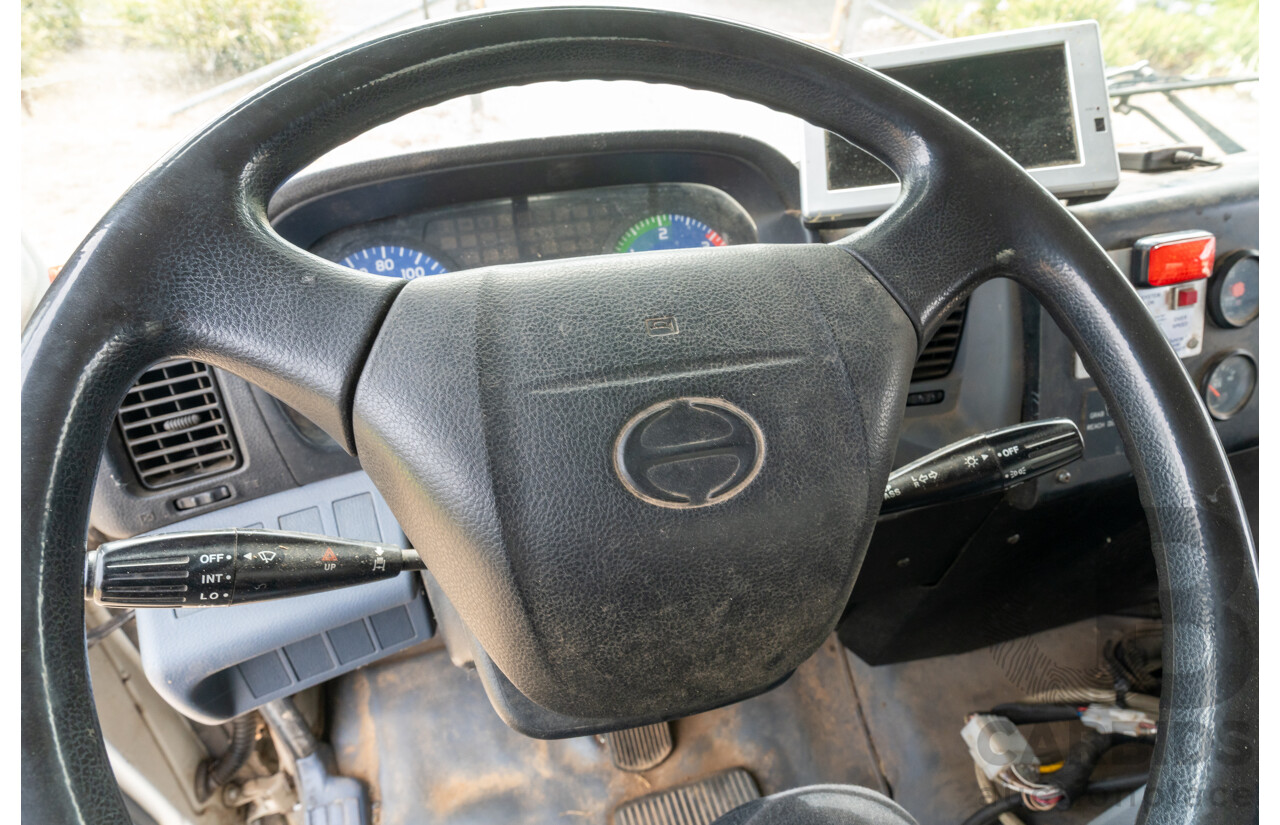10/2003 Hino GH1J 500 Series Medium Duty Garbage Truck (Dual Control) 2d Cab Chassis Silver Turbo Diesel 6cyl - Automatic