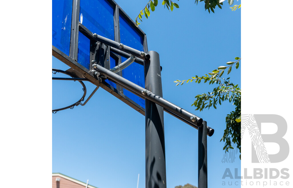 Spalding  Basketball Hoop System