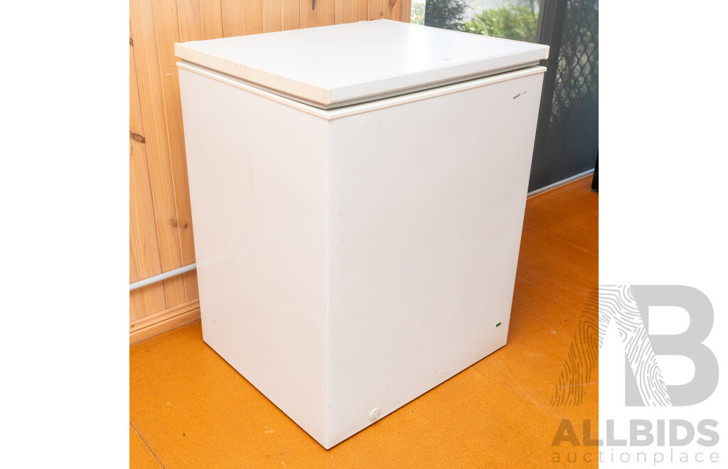 Westinghouse 200L Chest Freezer - H210F