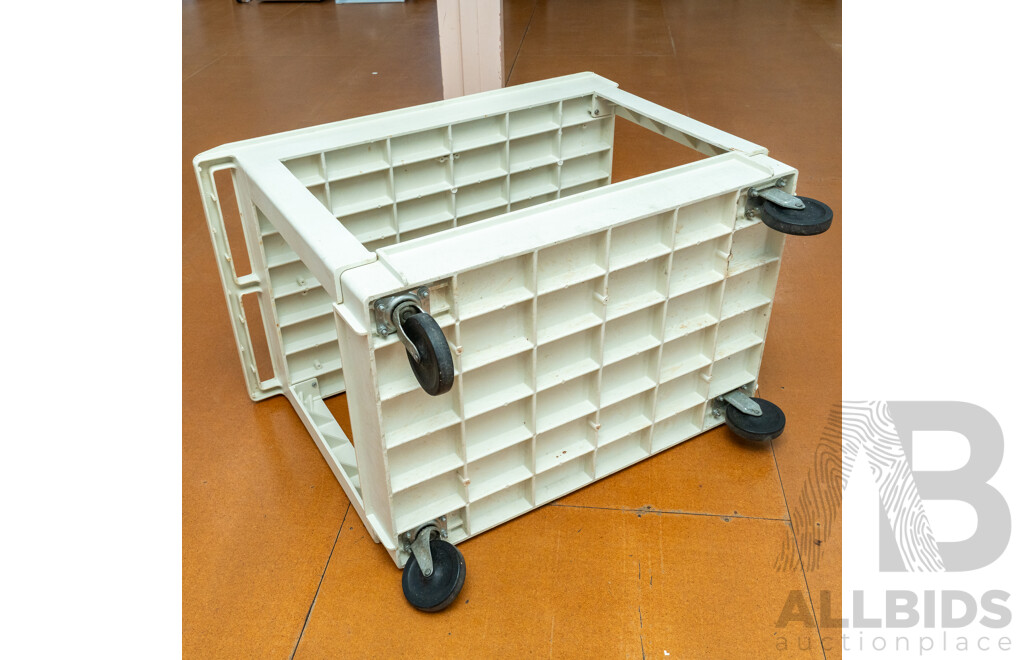 Rubbermaid Two Tier Gastronomy Trolley