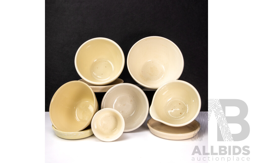 Set of Four Graduated Fowler Ware Mixing Bowls, Three Fowler Dishers and Two Hoffman Bowls