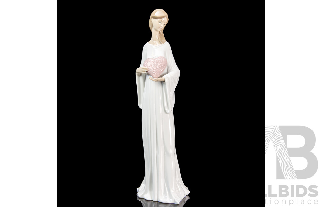 Lladro 6379 Love Porcelain Figure