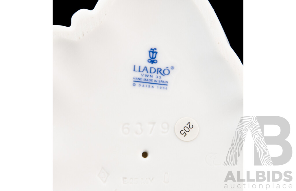 Lladro 6379 Love Porcelain Figure