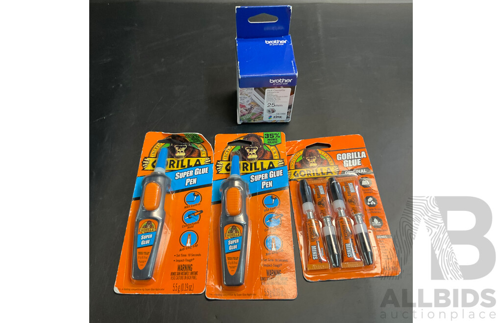 Westbay Travel Tracksuit Size M Set X2 & Anko 12 Plastic Hangers X4 & NXP Long Pants X2 and Household Items