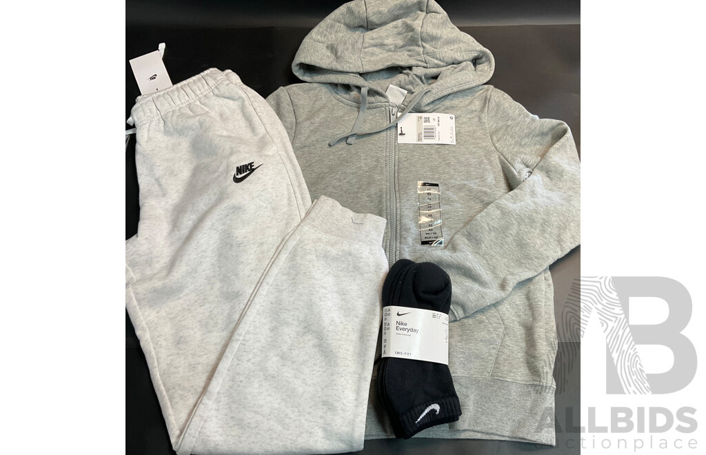 Nike Women's Sportswear Club Fleece Full Zip Hoodie Size XS & White Pants Size S & 2 Pairs of Socks