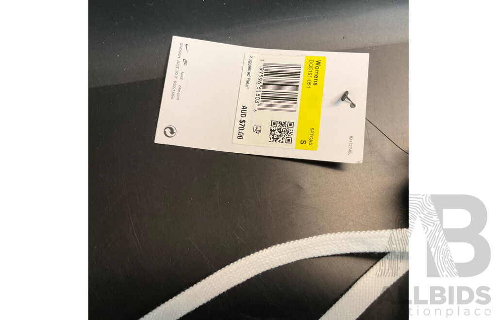 Nike Women's Sportswear Club Fleece Full Zip Hoodie Size XS & White Pants Size S & 2 Pairs of Socks