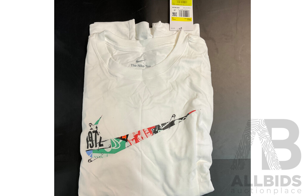 Nike, New Balance T-shirt & Shorts - Lot of 3