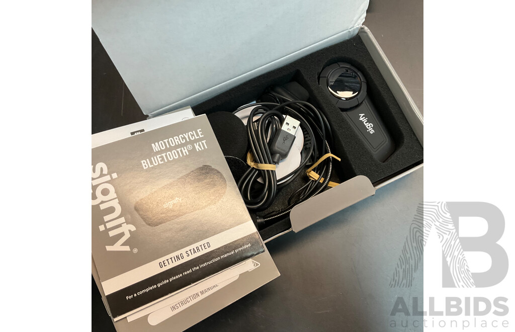 Signify Motorcycle Bluetooth Kit & Bauhn 1700mAh Power Bank X2