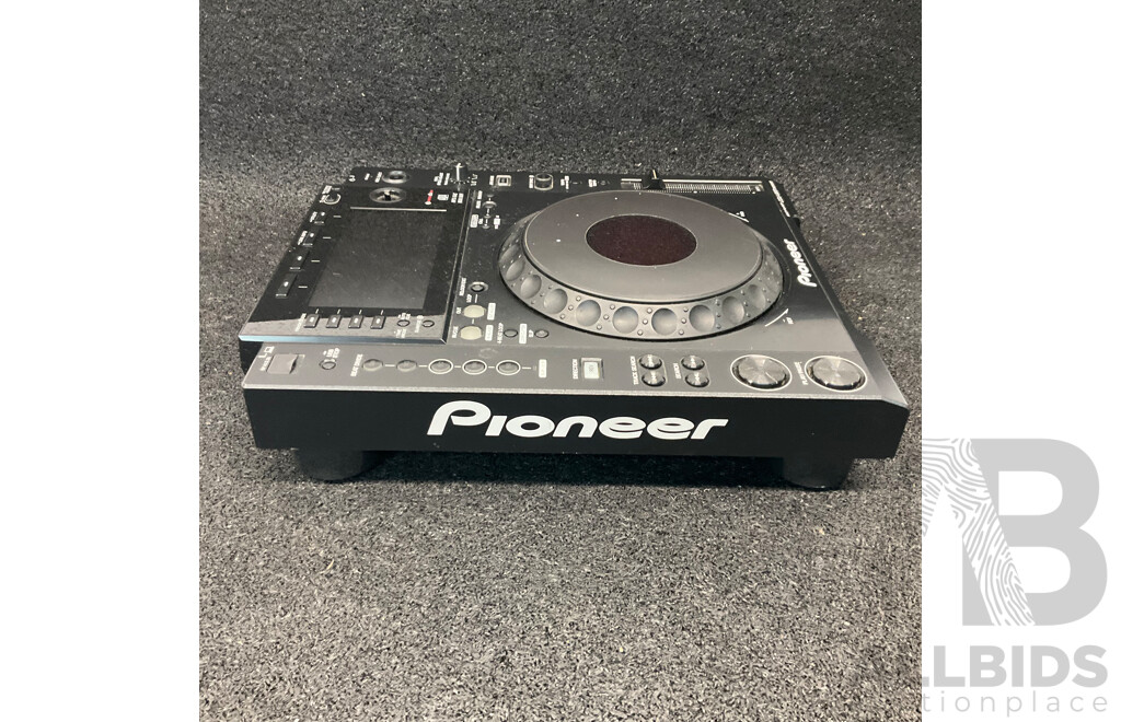 Pioneer CDJ900NXS NEXUS Digital Media Player (Black) in Carry Bag