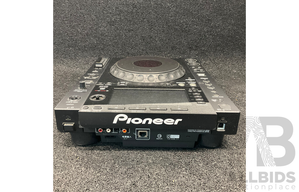 Pioneer CDJ900NXS NEXUS Digital Media Player (Black) in Carry Bag