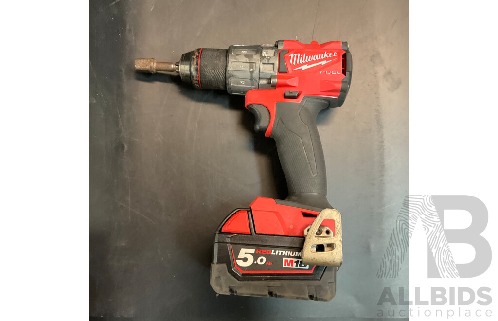 Milwaukee M18FPD2 Cordless Drill /Driver with 5.0Ah Battery