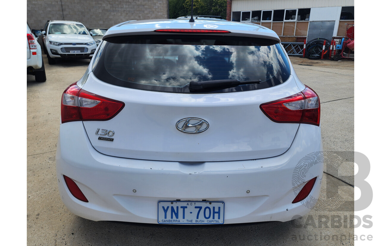 4/2014 Hyundai i30 Trophy GD MY14 5d Hatchback White 1.8L
