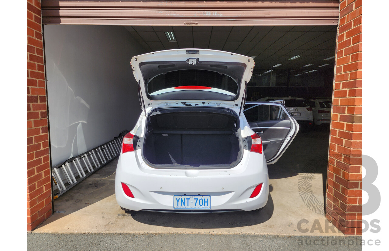 4/2014 Hyundai i30 Trophy GD MY14 5d Hatchback White 1.8L