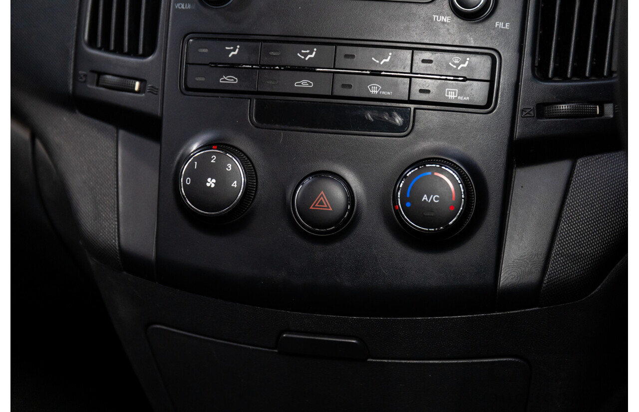 10/2011 Hyundai i30 SX FD MY11 5d Hatchback Silver 2.0L