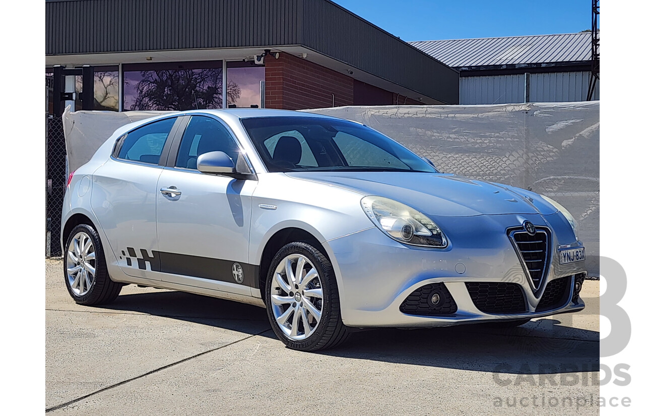 8/2013 Alfa Romeo Giulietta Distinctive  5d Hatchback Silver 1.4L