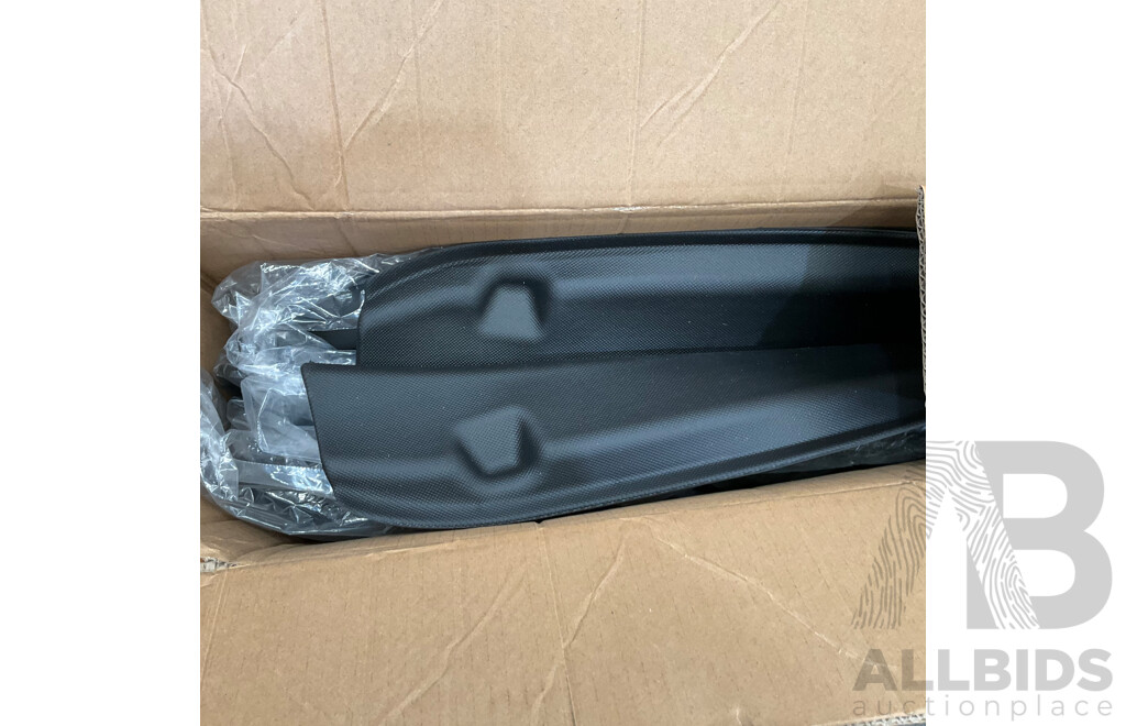 Pallet of Online Order Vehicle Parts/Accessories Returned Parcels