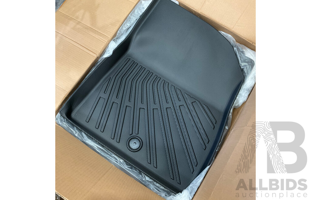 Pallet of Online Order Vehicle Parts/Accessories Returned Parcels