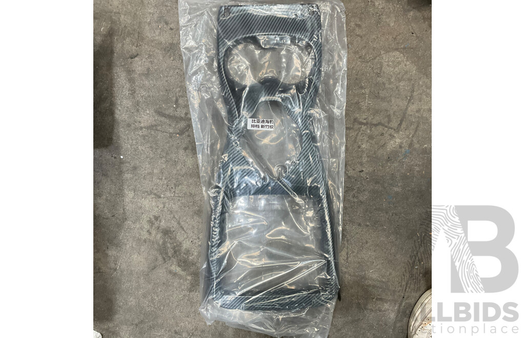 Pallet of Online Order Vehicle Parts/Accessories Returned Parcels