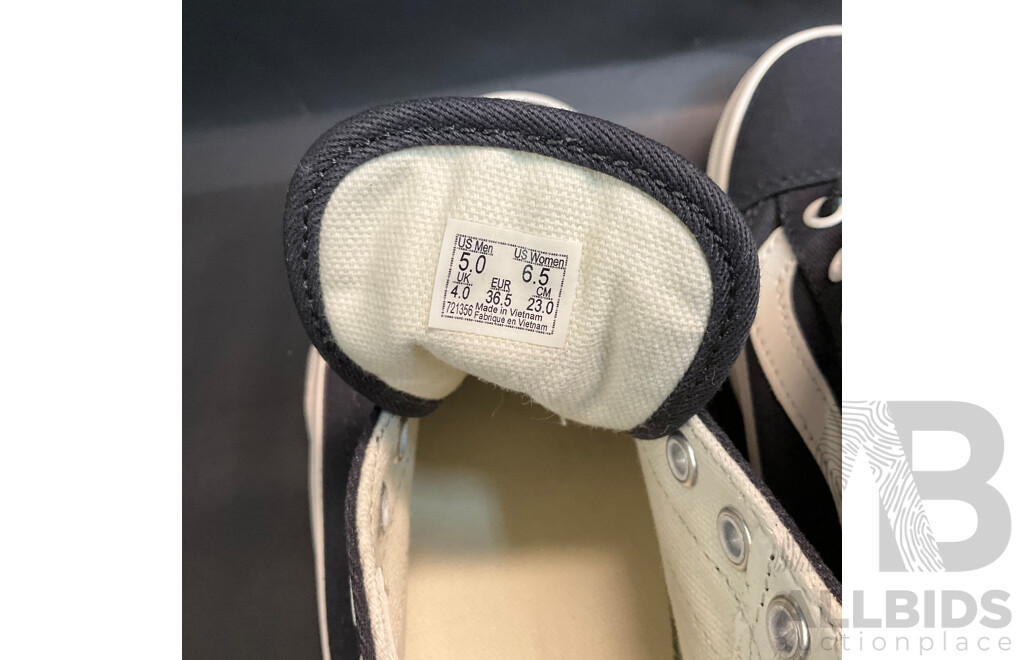 Jordan Size M T-shirt & Vans Men's Size 5 Shoes