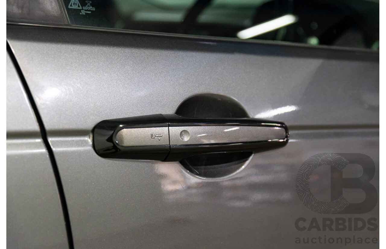 02/2018 Land Rover Discovery Sport Si4 SE Dynamic Design Pack (177kW AWD) 5 Seat L550 MY18 4D Wagon Corris Grey Metallic/ Santorini Black Roof Turbo 2.0L