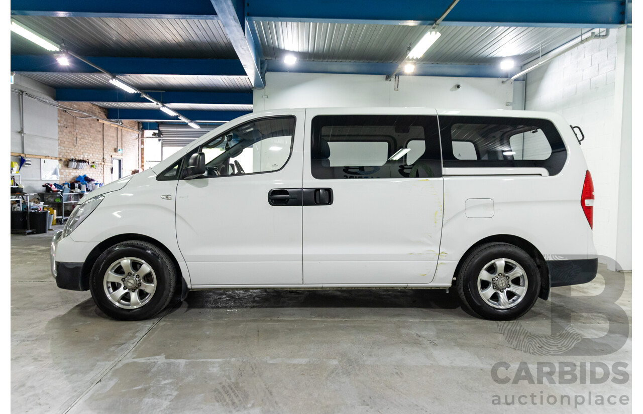 08/2017 Hyundai Iload 3S Liftback (RWD) TQ Series 2 (TQ3) MY18 4d Van Polar White Turbo Diesel 2.5L