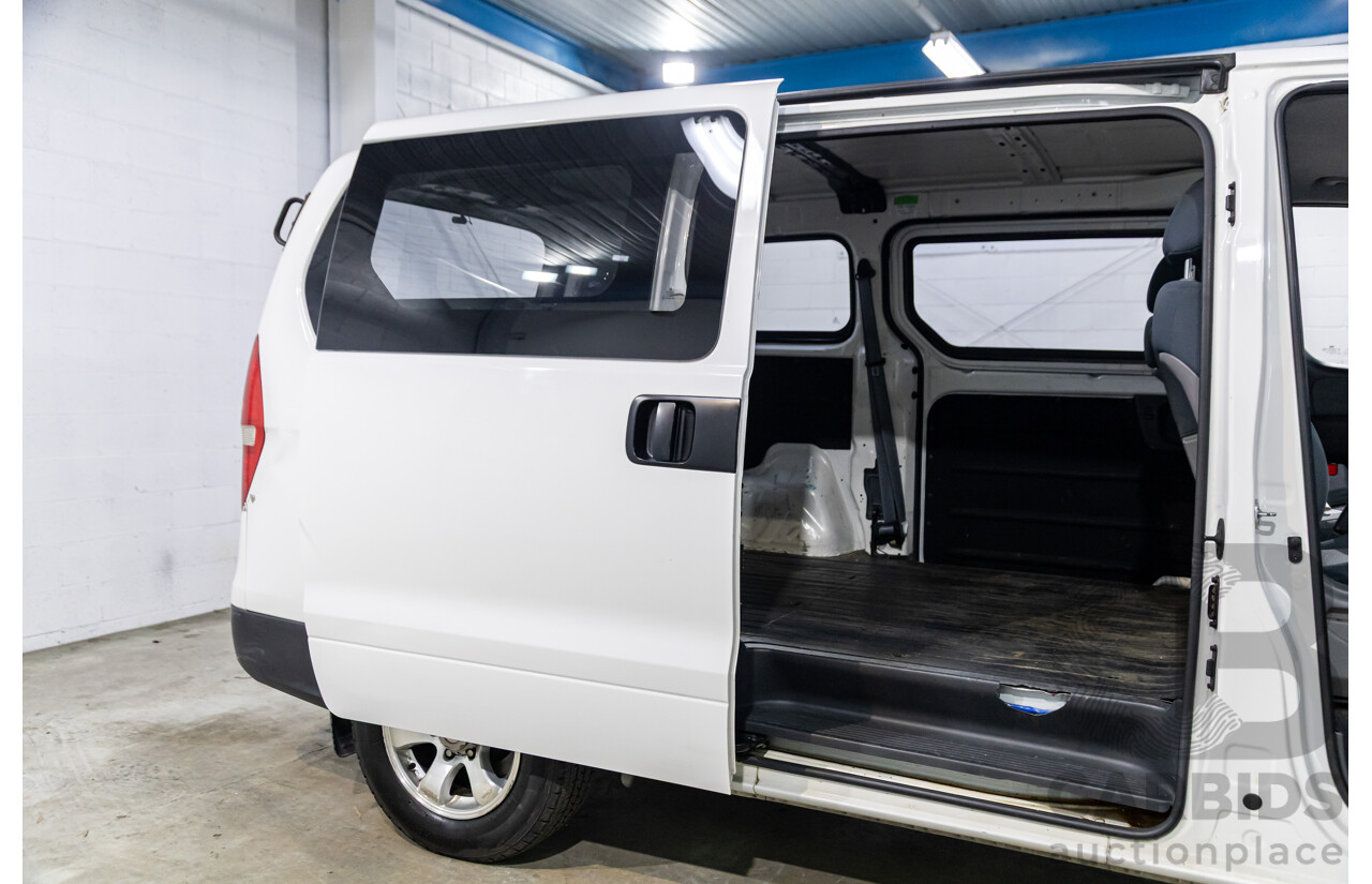 08/2017 Hyundai Iload 3S Liftback (RWD) TQ Series 2 (TQ3) MY18 4d Van Polar White Turbo Diesel 2.5L