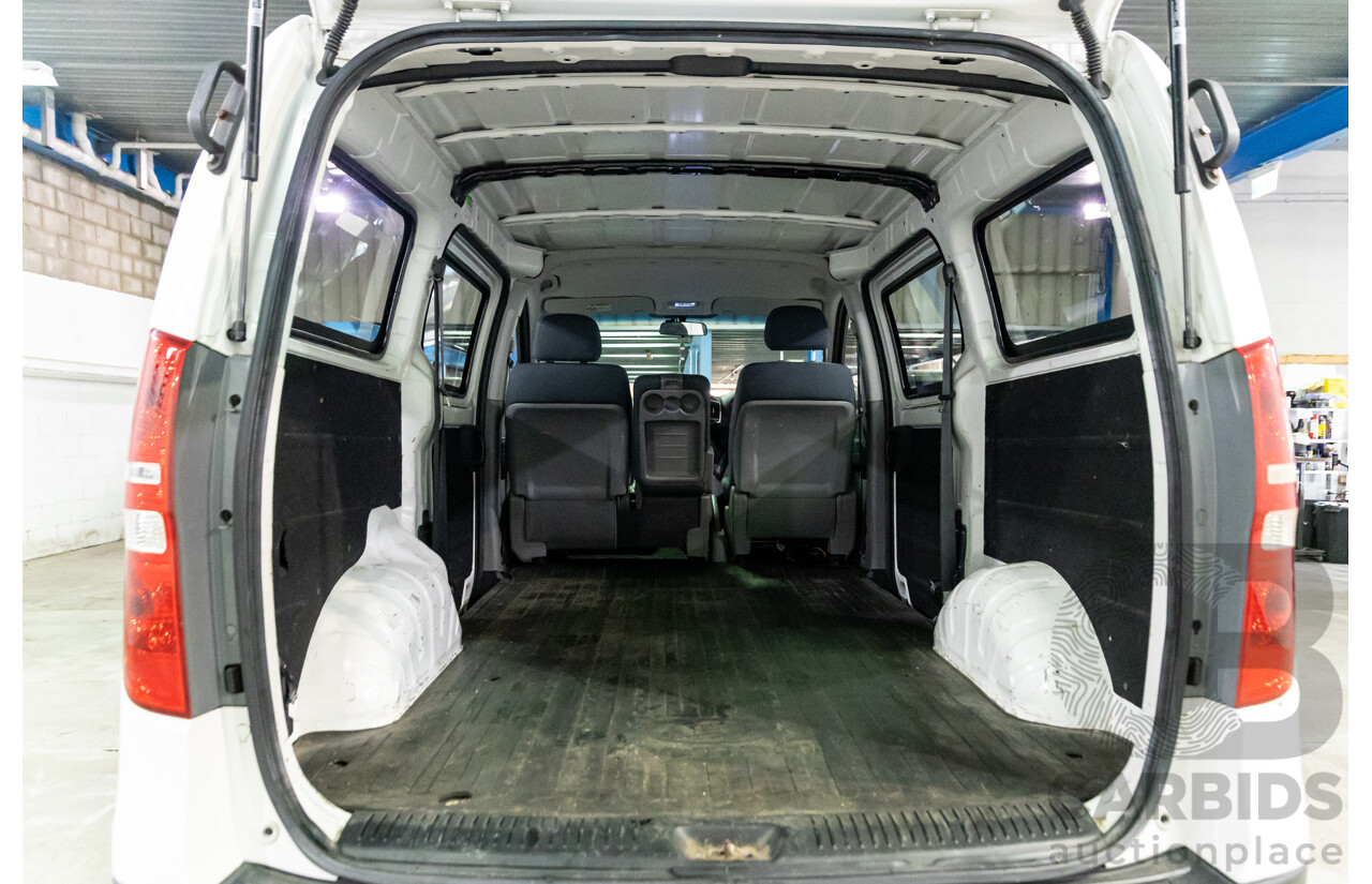 08/2017 Hyundai Iload 3S Liftback (RWD) TQ Series 2 (TQ3) MY18 4d Van Polar White Turbo Diesel 2.5L