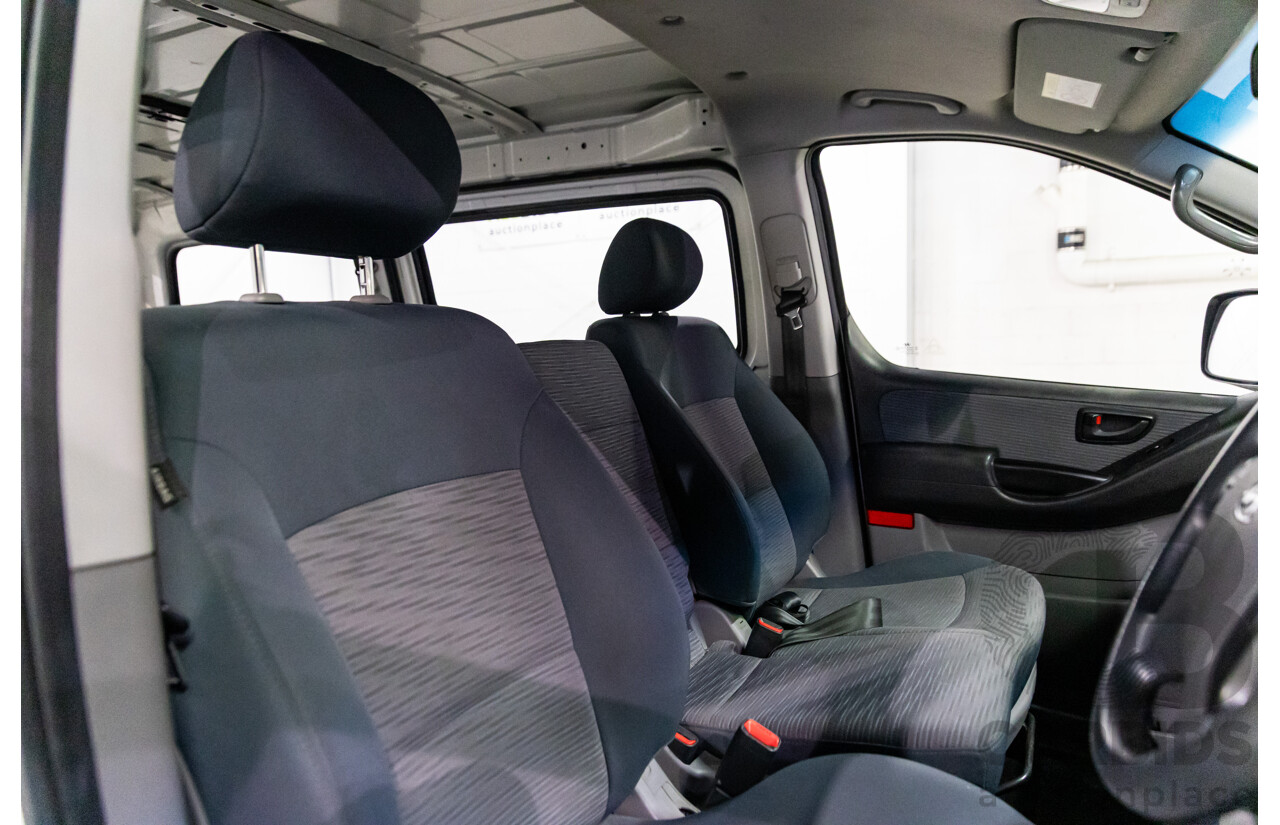 08/2017 Hyundai Iload 3S Liftback (RWD) TQ Series 2 (TQ3) MY18 4d Van Polar White Turbo Diesel 2.5L