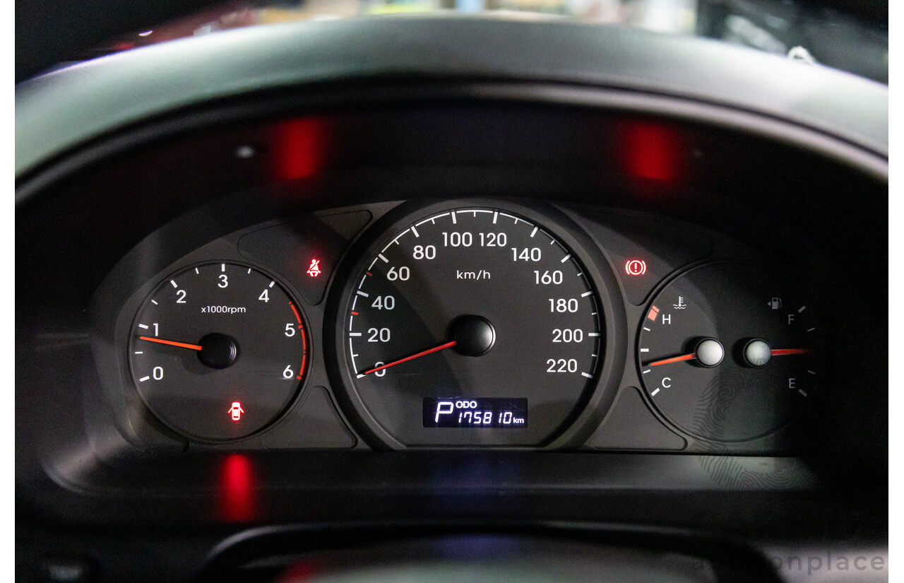 08/2017 Hyundai Iload 3S Liftback (RWD) TQ Series 2 (TQ3) MY18 4d Van Polar White Turbo Diesel 2.5L